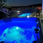 アパート Tisno Resort