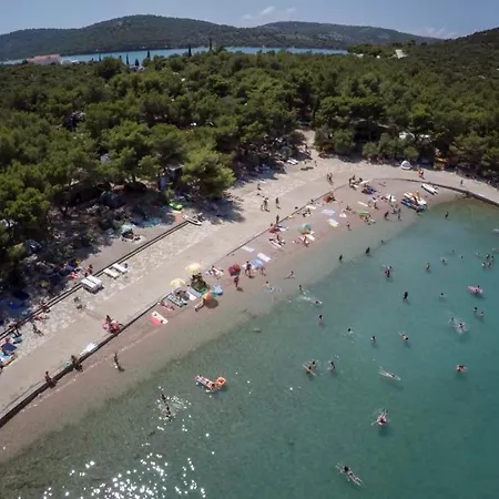 Tisno Resort 公寓