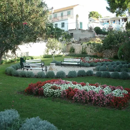 Tisno Resort *