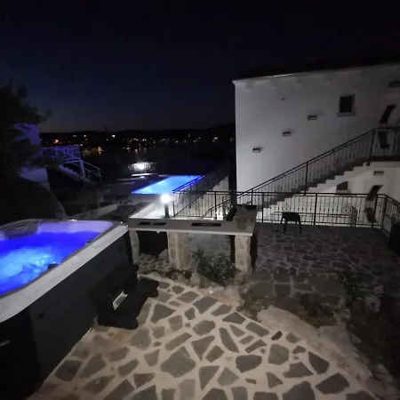 公寓 Tisno Resort 迪斯诺