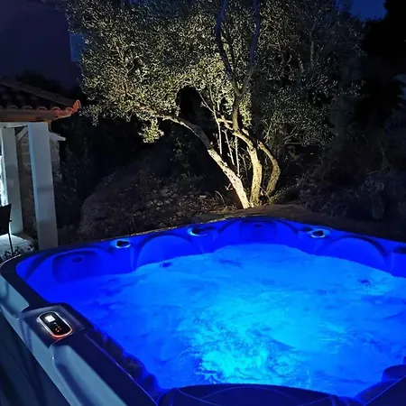 Tisno Resort *