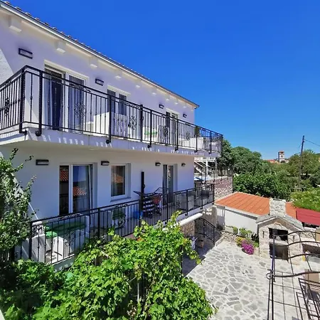 Tisno Resort *