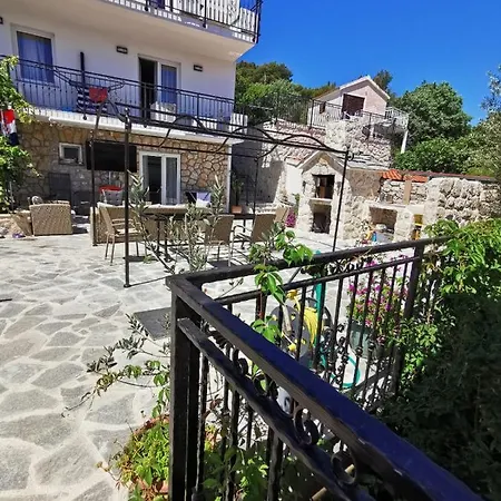 Tisno Resort 티스노