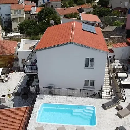 Tisno Resort *