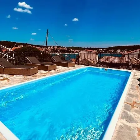 Tisno Resort 公寓