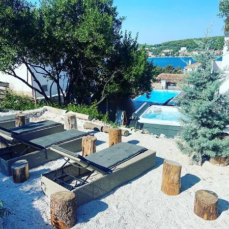 Tisno Resort *